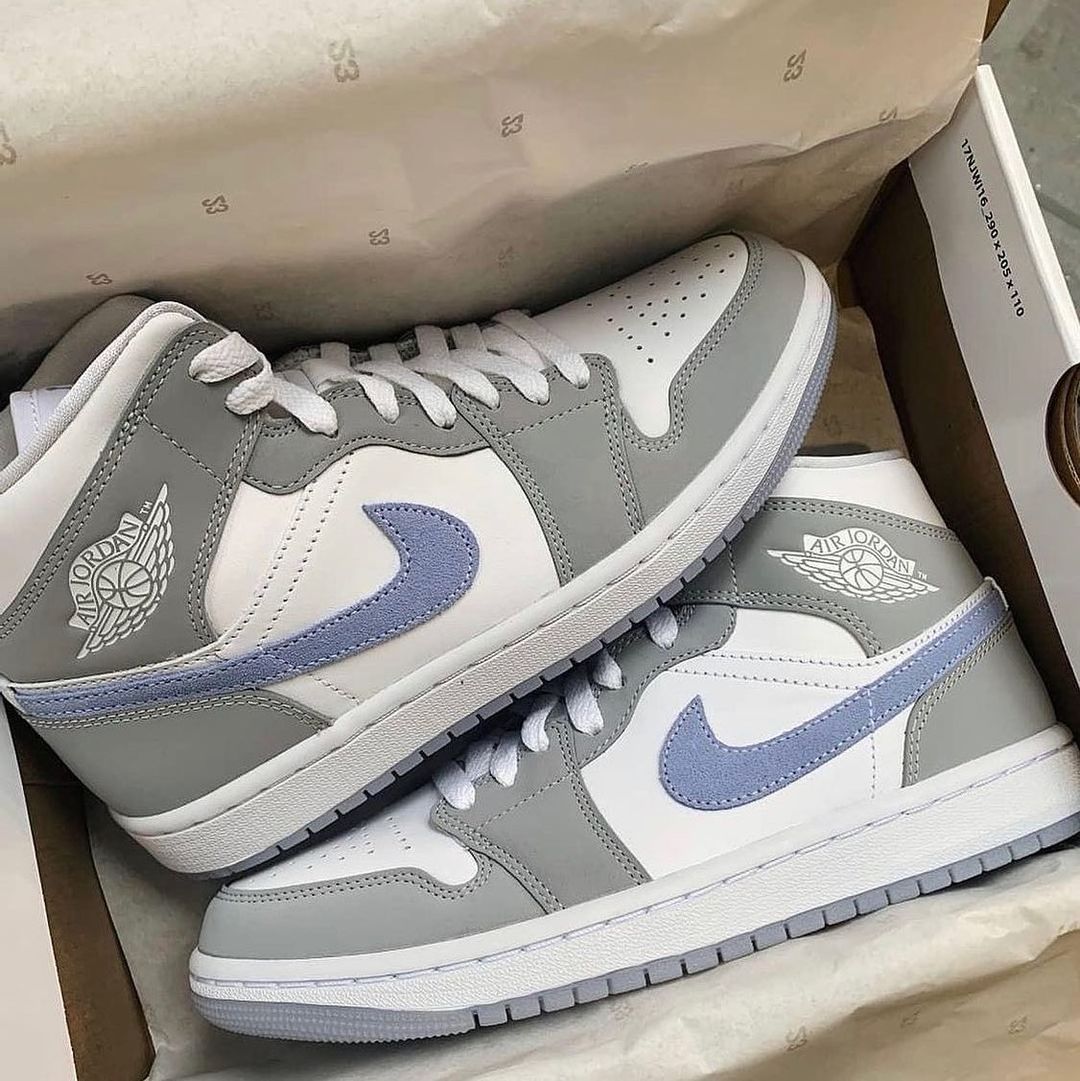 Air Jordan 1 Mid 'Wolf Grey Aluminium'