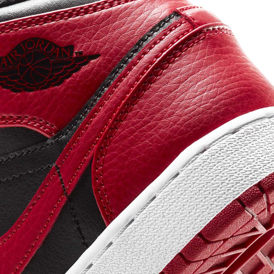 Air Jordan 1 Mid 'Banned Bred'