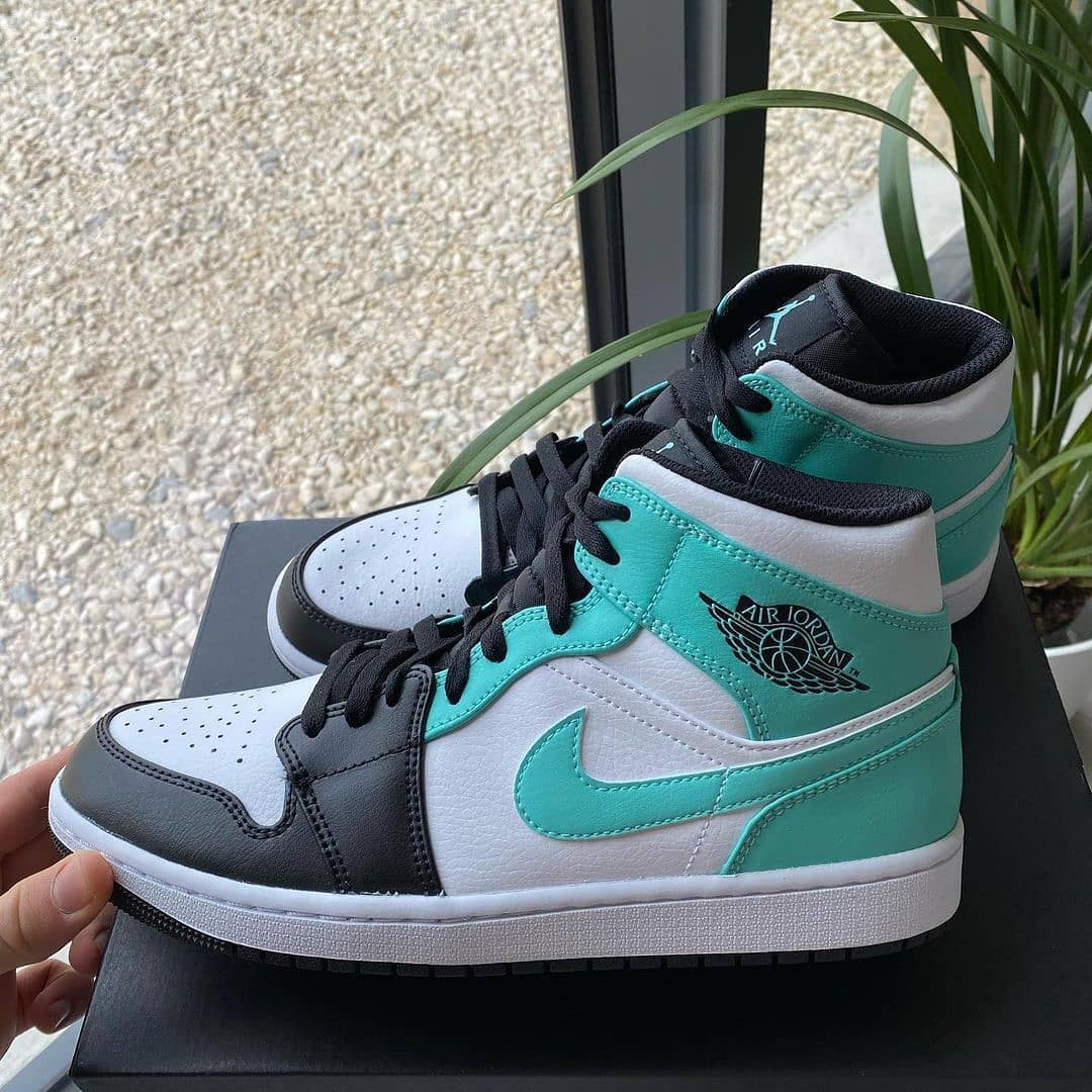 Air Jordan 1 Mid 'Igloo Tropical Twist'