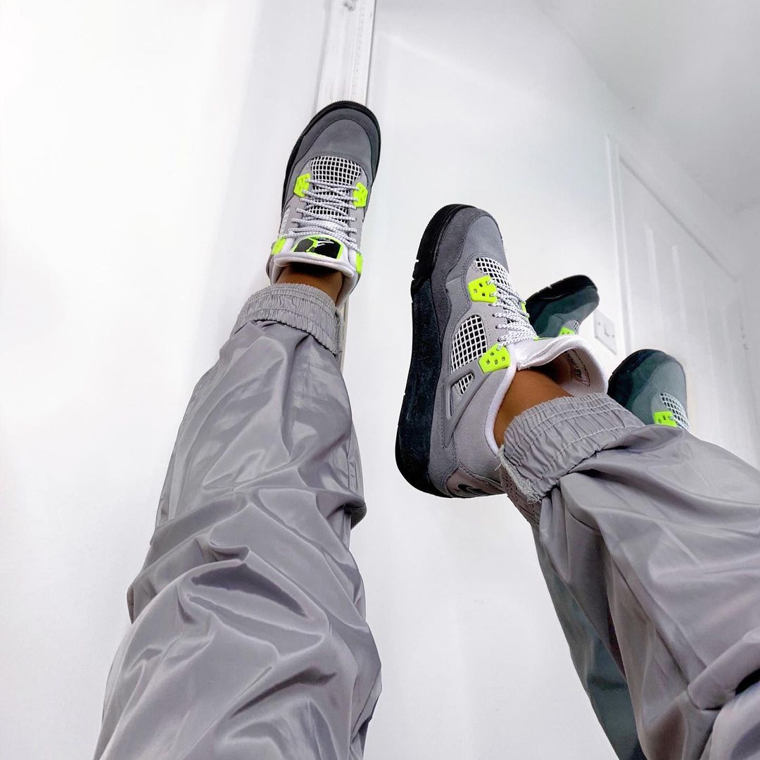 Air Jordan 4 '95 Neon'