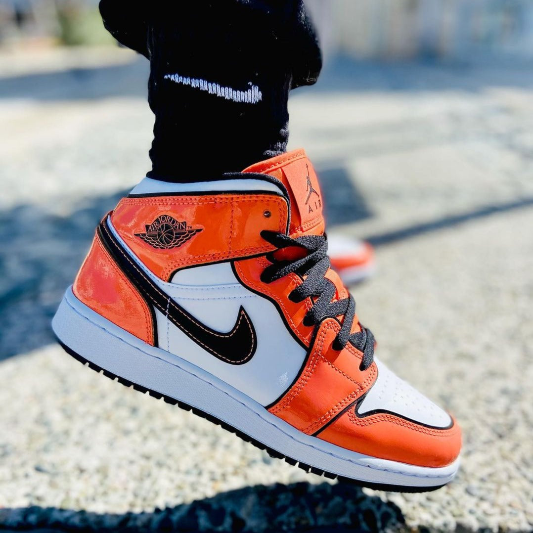 Air Jordan 1 Mid 'Turf Orange'